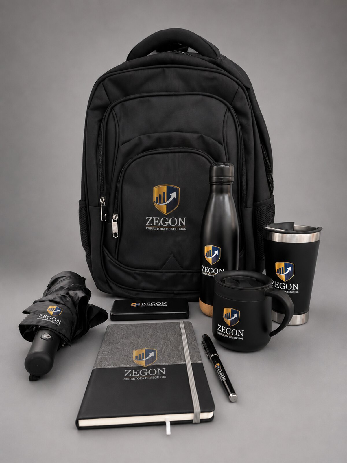 Kit corporativo personalizado com mochila, garrafa, copo, caneca, agenda e caneta